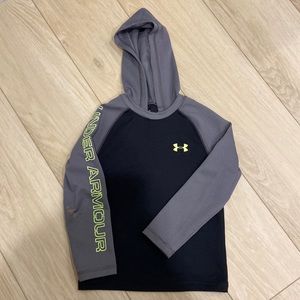 Under Armour size 4 Tee